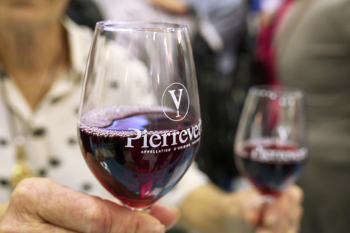 fête du vin primeur 2019 vin primeur rouge verre pierrevert AOP